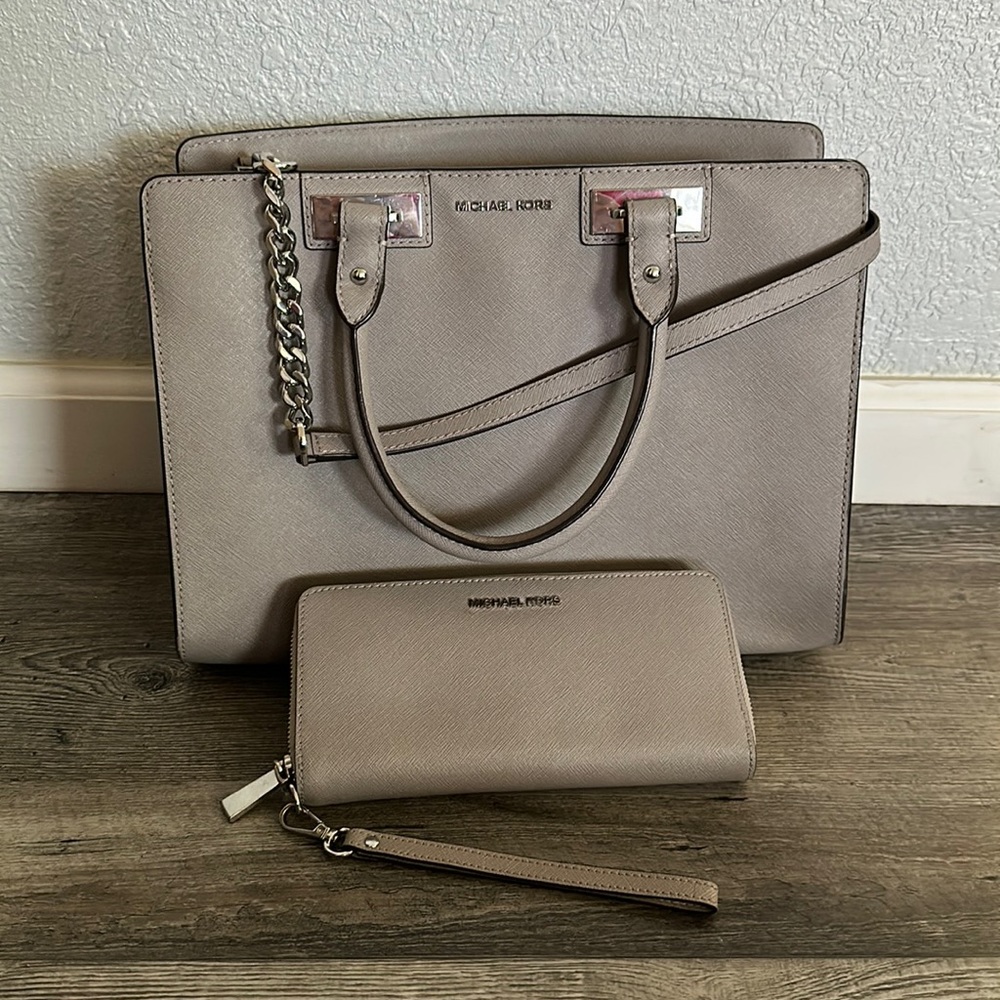 Michael Michael Kors

QUINN LARGE SAFFIANO LEATHER SATCHEL